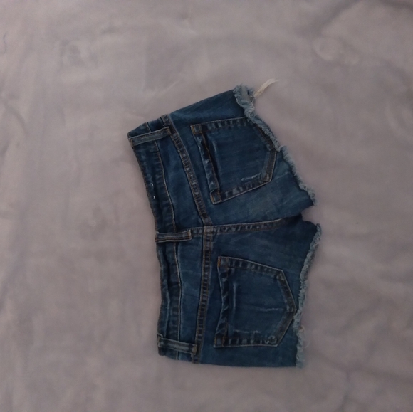 Shorts - Picture 5 of 6